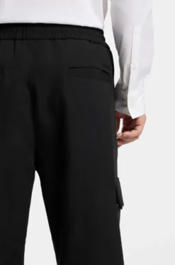 Relaxed-fit trousers with cargo pockets