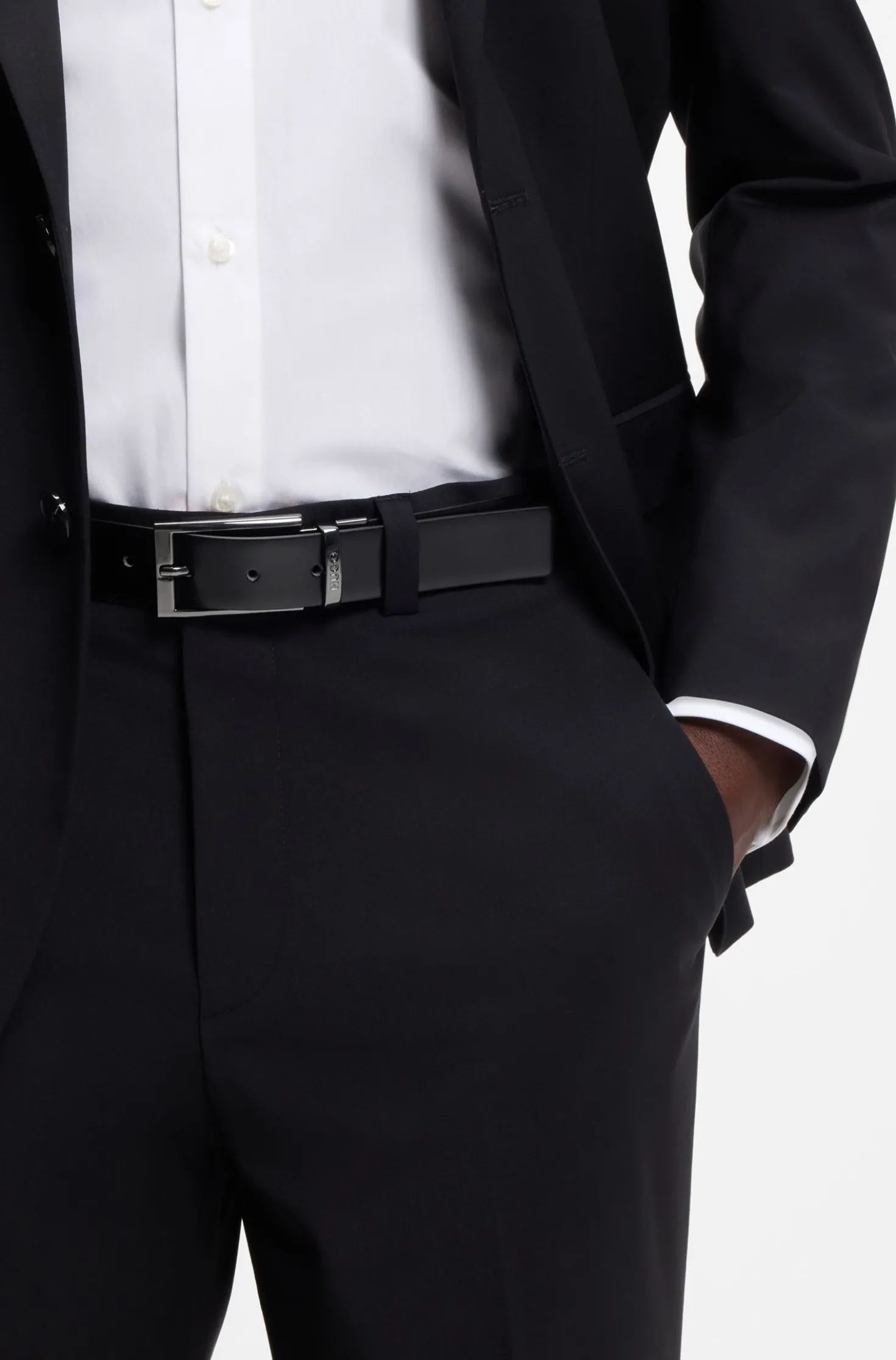 Reversible leather belt with branded keeper