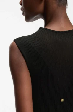 Ribbed dress with colour-blocked effect