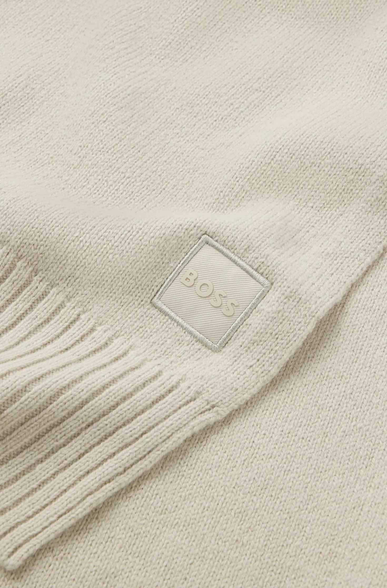 Ribbed-hem plain-knit scarf with woven logo badge