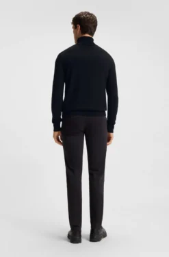 Rollneck sweater in cotton and cashmere with logo patch