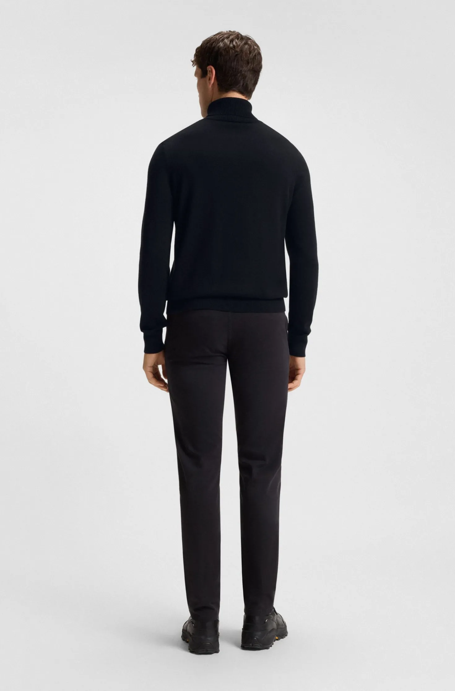 Rollneck sweater in cotton and cashmere with logo patch