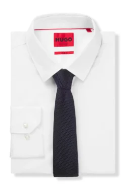 Silk tie with jacquard pattern