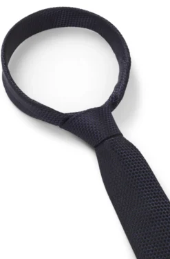Silk tie with jacquard pattern