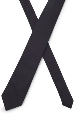 Silk tie with solid weave