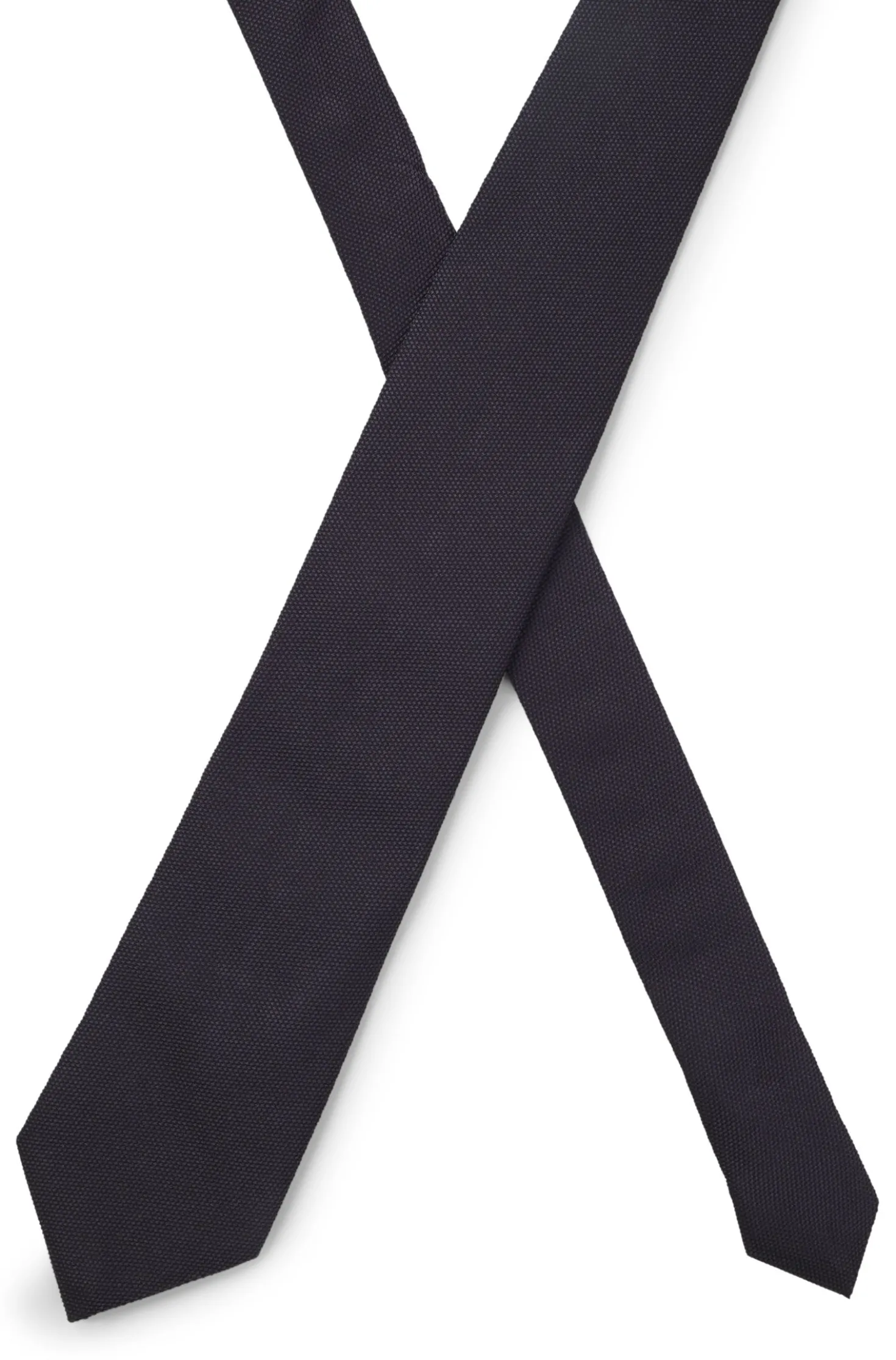 Silk tie with solid weave