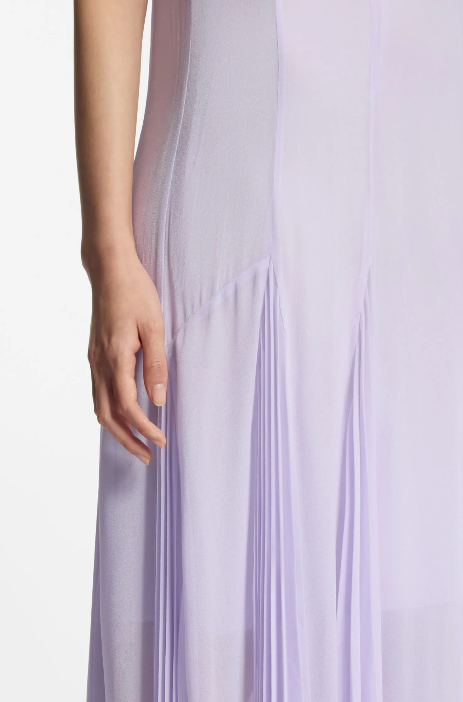 Sleeveless dress with plissé skirt inserts