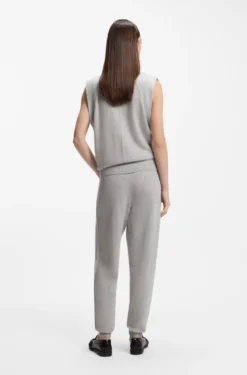 Sleeveless knitted top in cashmere with shoulder patches
