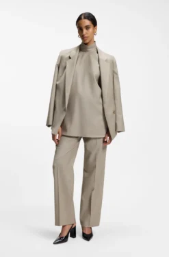 Sleeveless tailored blouse in virgin wool with stretch