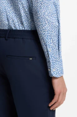Slim-fit business shirt in stretch poplin