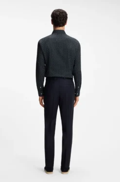 Slim-fit business shirt in stretch poplin