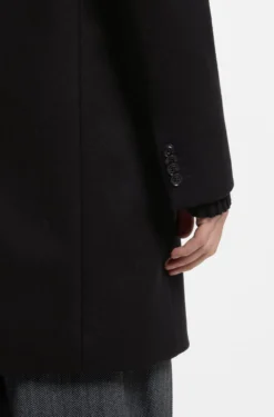 Slim-fit coat with three-button closure