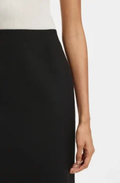 Slim-fit pencil skirt in Italian-made virgin wool