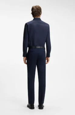 Slim-fit shirt in cotton with spread collar