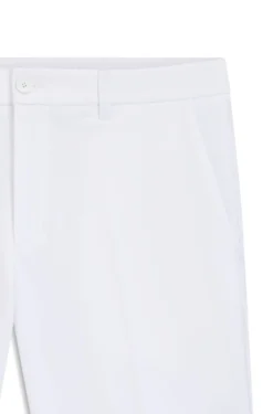 Slim-fit shorts in water-repellent stretch fabric