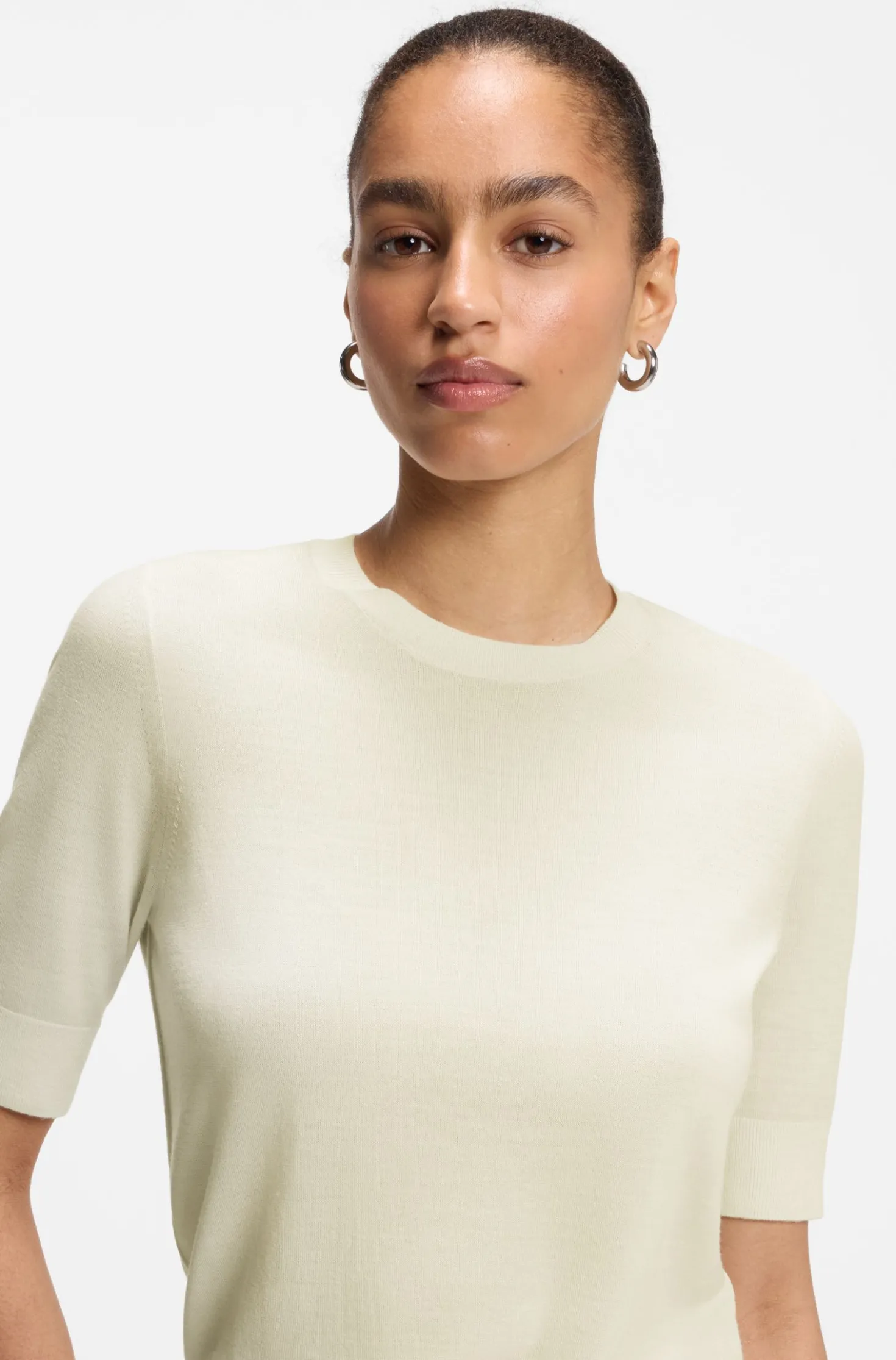 Slim-fit short-sleeved sweater in superfine merino wool