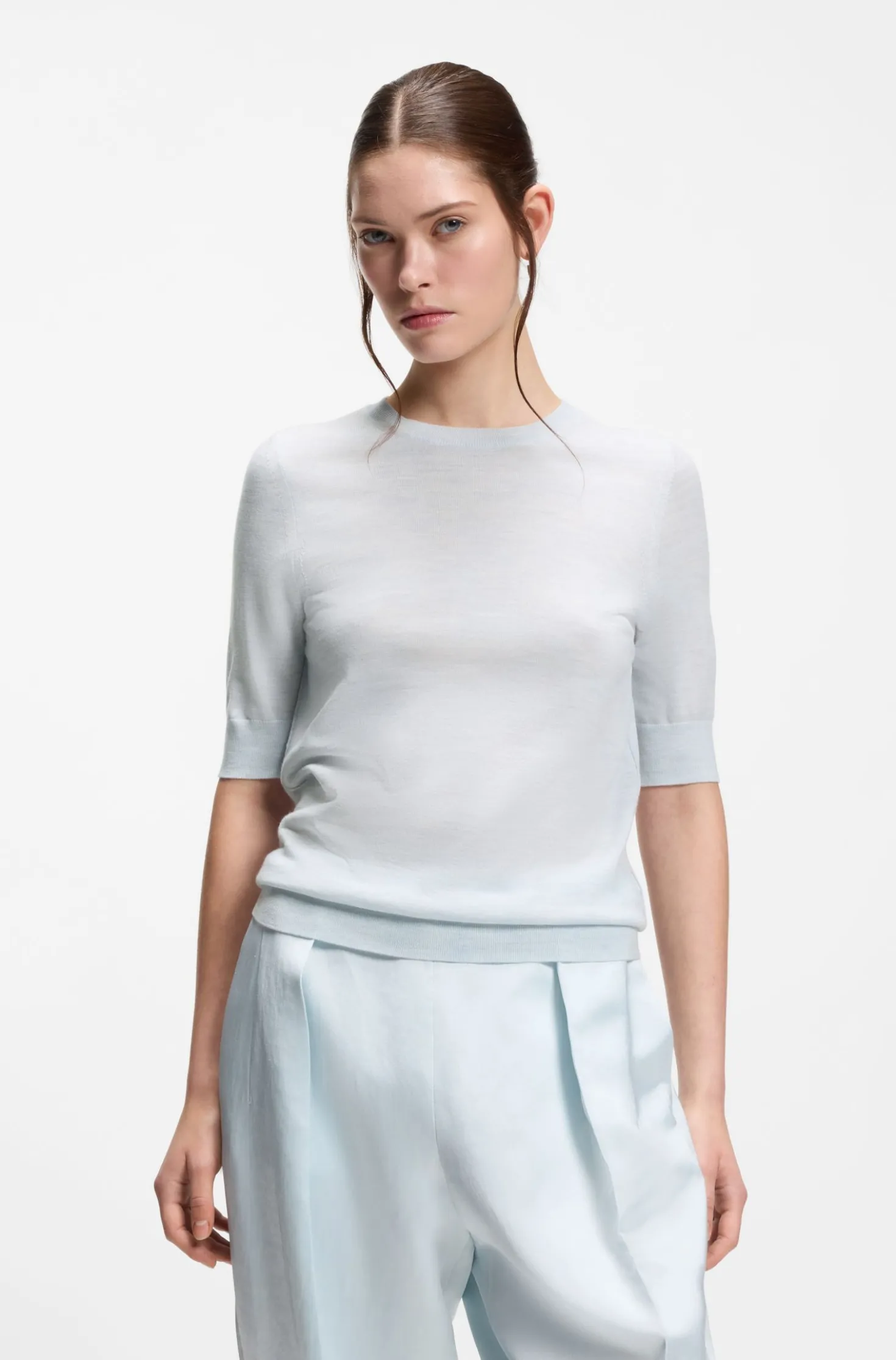 Slim-fit short-sleeved sweater in superfine merino wool
