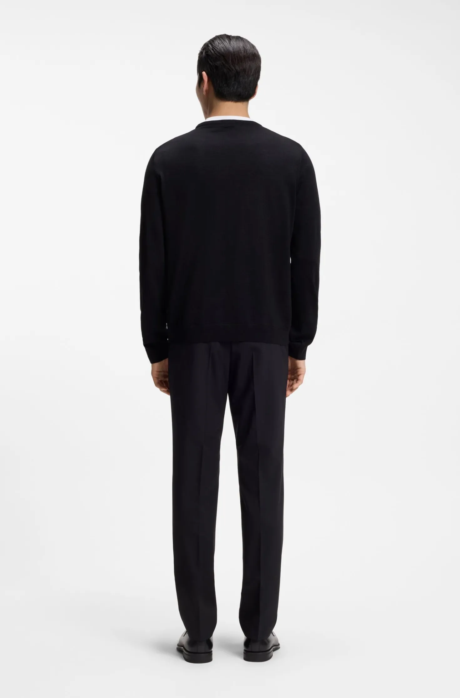 Slim-fit sweater in merino wool