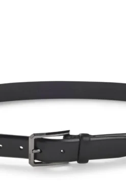 Smooth-leather belt with engraved gunmetal buckle