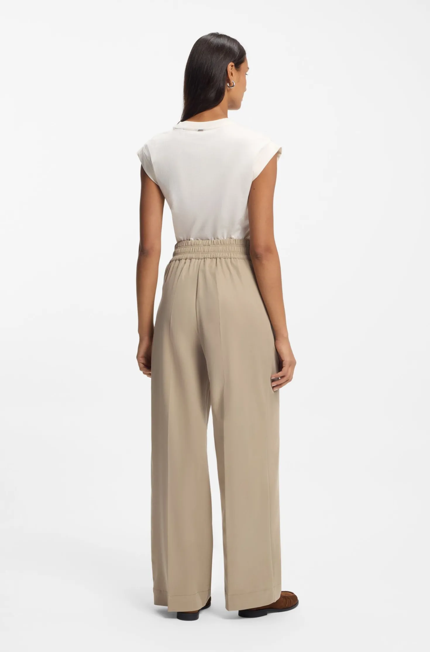 Straight-fit trousers with pleat front
