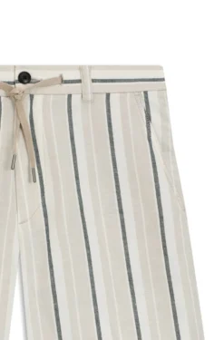 Striped shorts in a linen-cotton blend