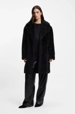 Teddy coat with adjustable collar