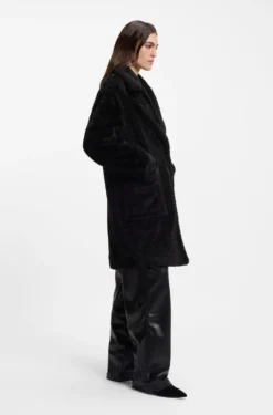 Teddy coat with adjustable collar