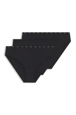 Three-pack of low-rise briefs with clean finishes