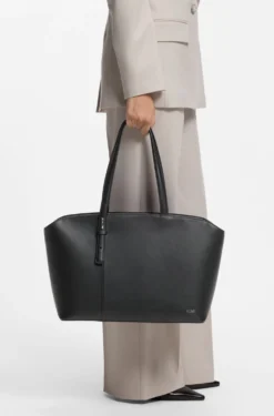 Tote bag with logo lettering