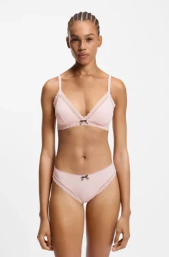 Triangle bra with lace trims