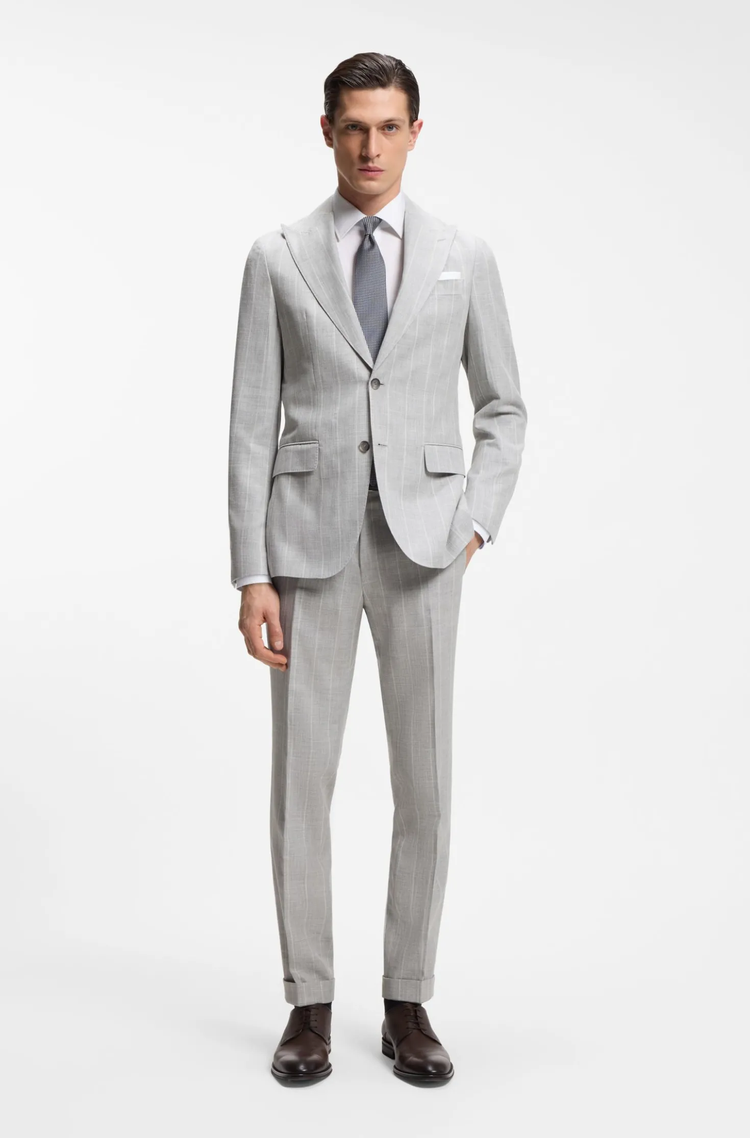 Two-piece slim-fit suit in cotton and virgin wool