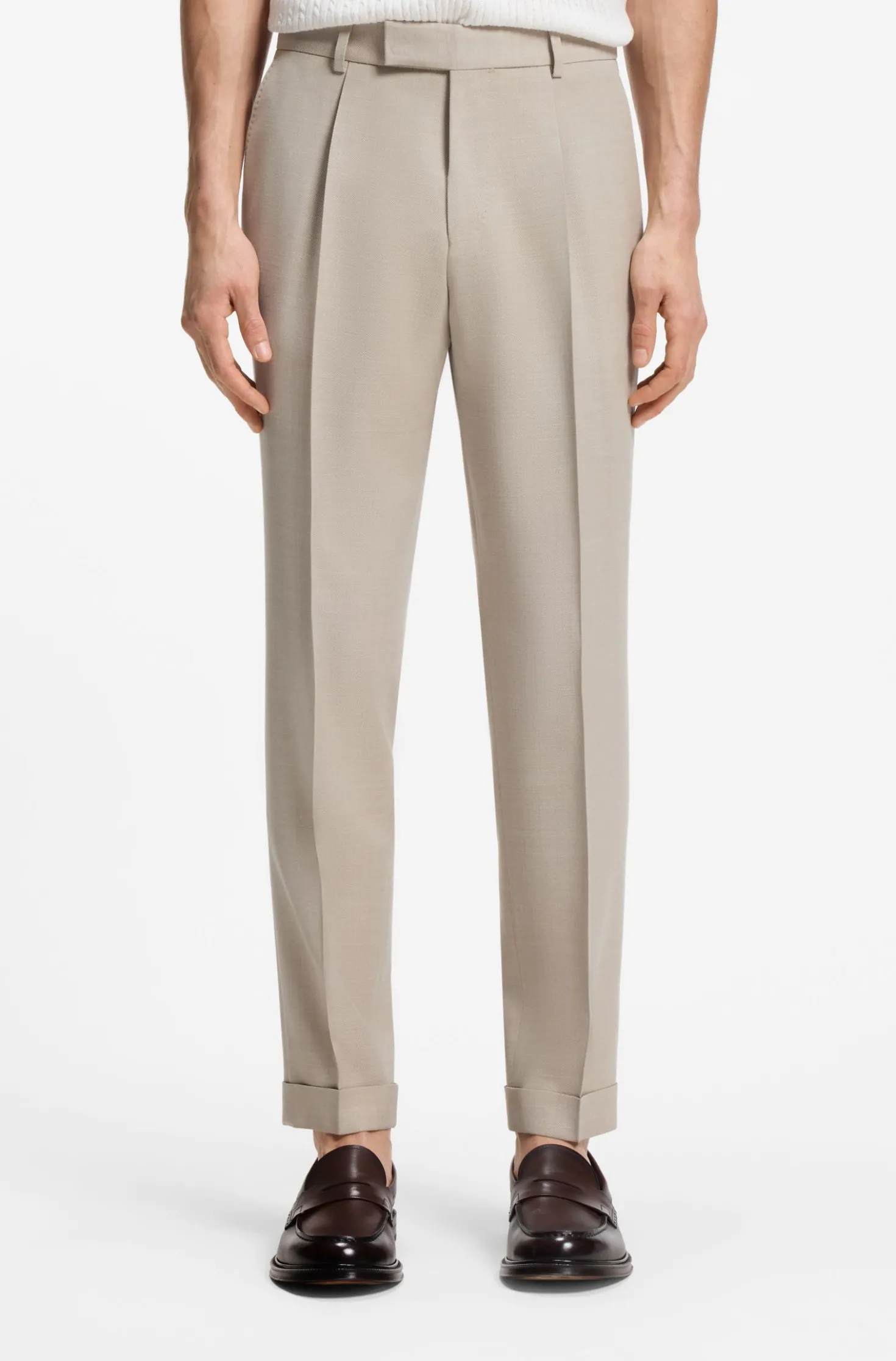 Two-piece slim-fit suit in wool and silk