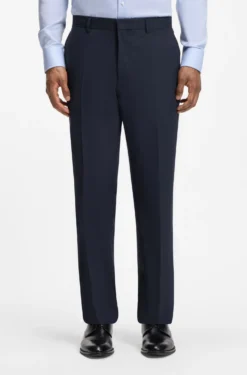 Two-piece suit in crease-resistant micro-pattern fabric