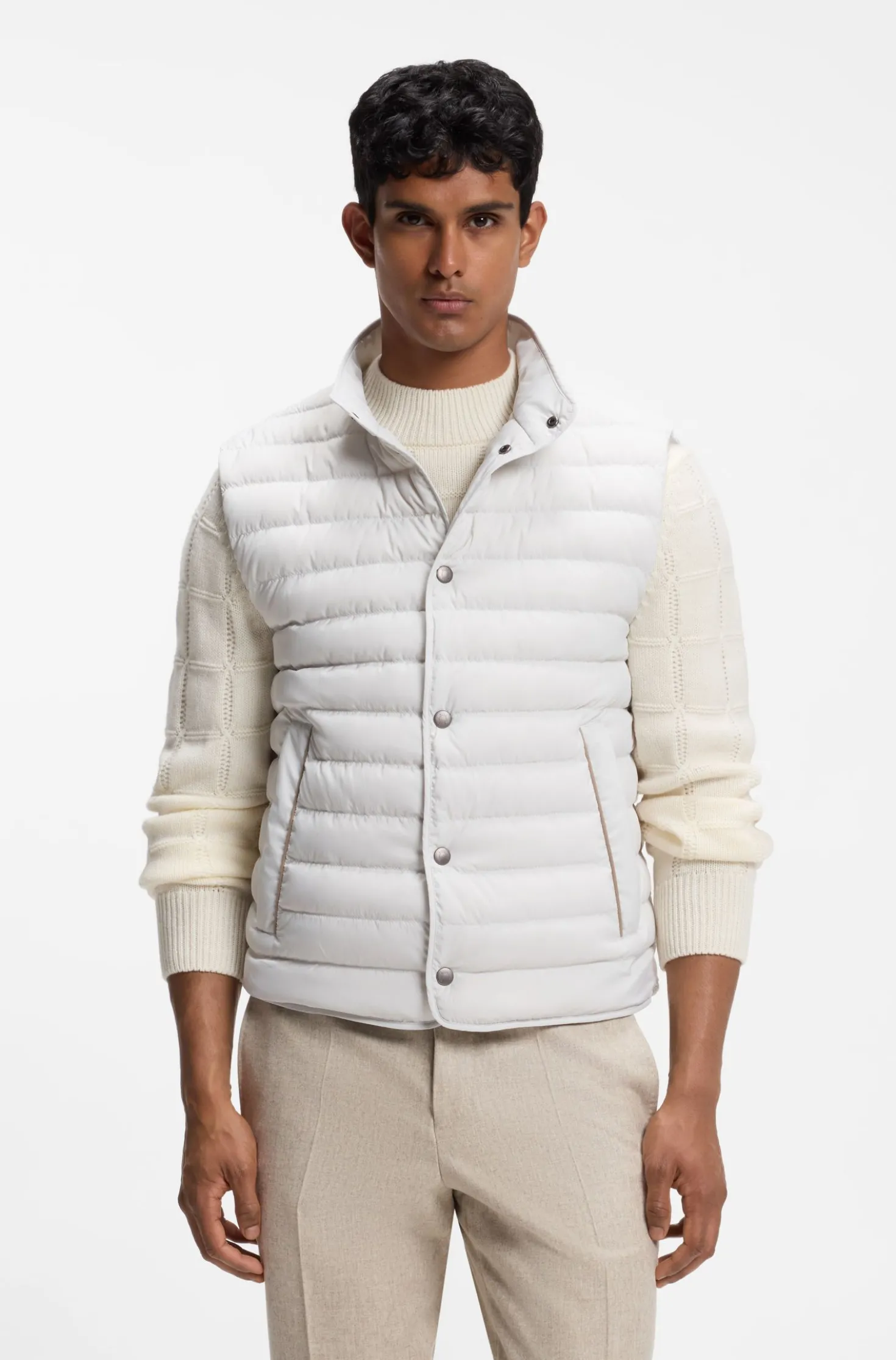 Water-repellent gilet with certified down filling