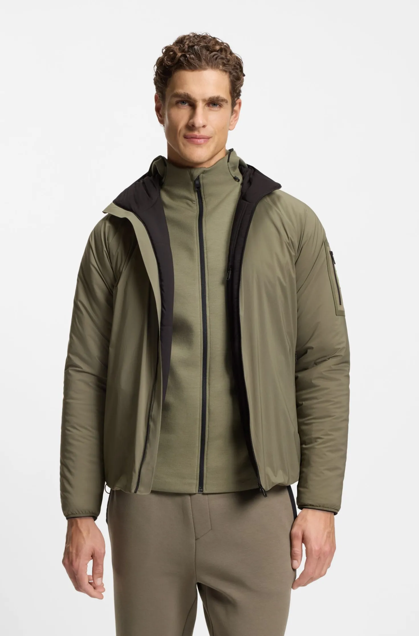 Water-repellent jacket with adjustable hem