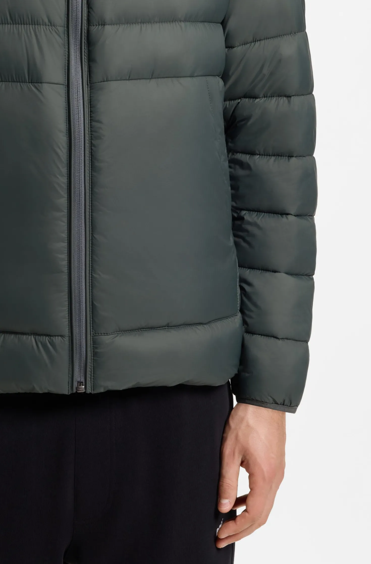 Water-repellent jacket with herringbone tape