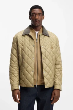 Water-repellent jacket with mixed quilting