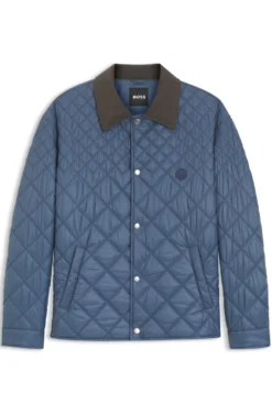 Water-repellent jacket with mixed quilting