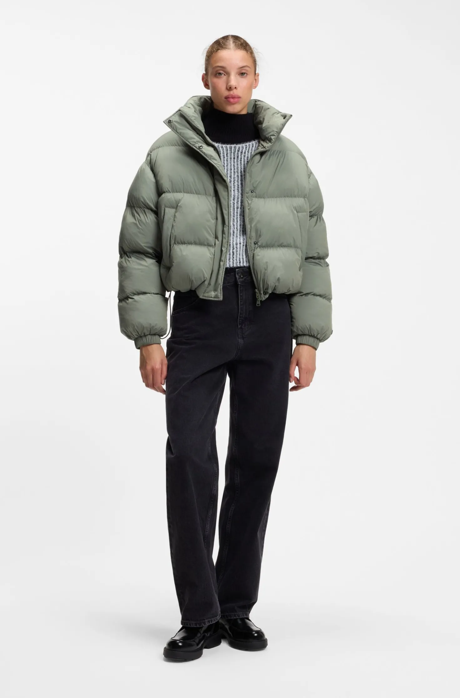 Water-repellent puffer jacket with stand collar