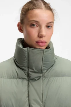 Water-repellent puffer jacket with stand collar