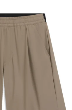 Water-repellent shorts in micro-waffle fabric