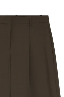 Wide-leg trousers in stretch fabric with front pleats