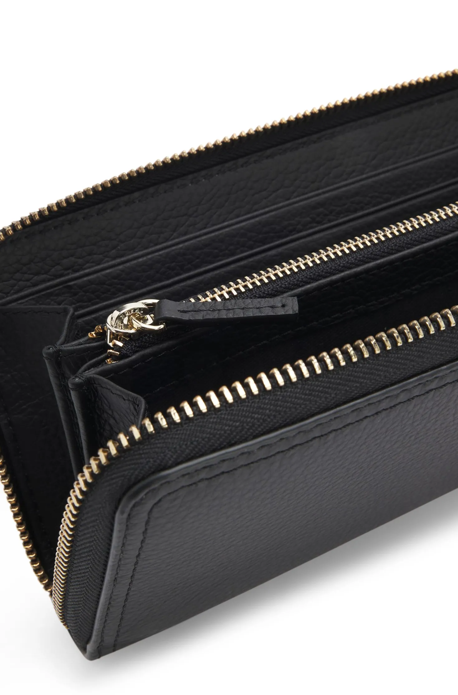 Ziparound wallet in grained leather with metallic logo lettering
