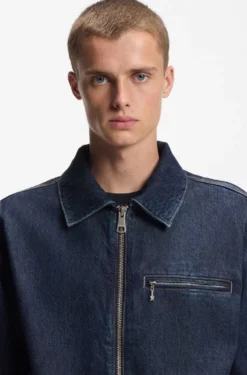 Zip-up jacket in blue denim with chest pocket